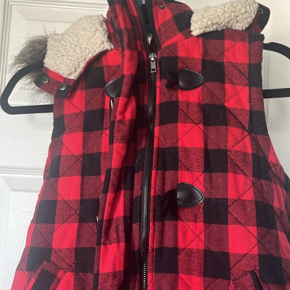 Red plaid vest - Picture 3 of 9